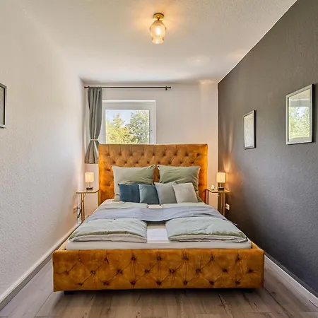 Science Trifft Helden By Cordissky 15 Minuten Zu Fuss Vom Hauptbahnhof Apartment Essen